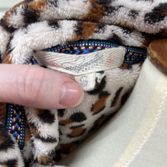 Cheetah pullover - Picture 4 of 4